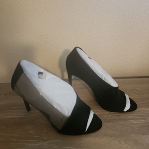 Vince Camuto Size 7 Black Transpatent Rivestan Suede Stilleto